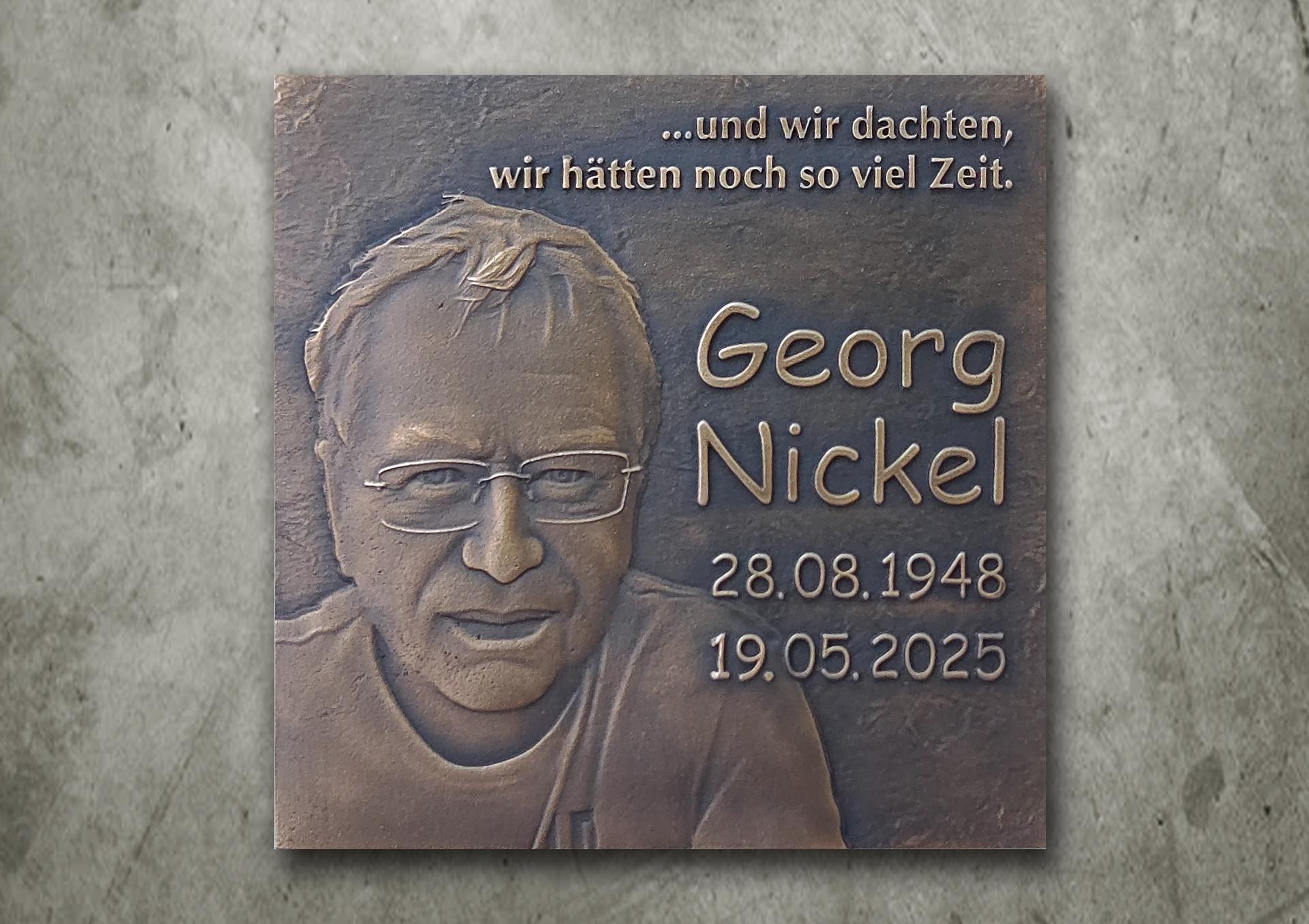 Bronzetafel für Rasengrab